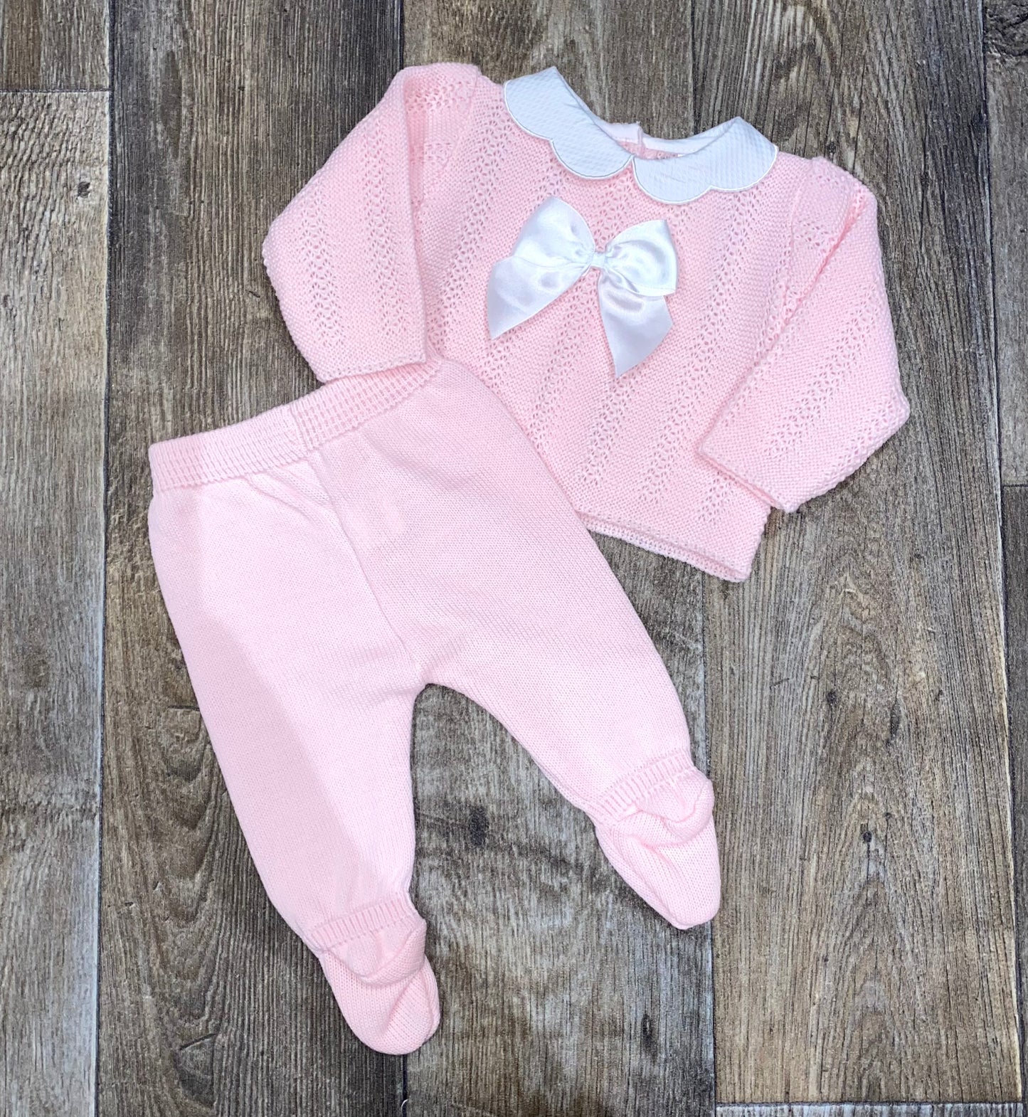 Traditional pink Spanish knit baby two-piece bow set with Peter Pan collar
